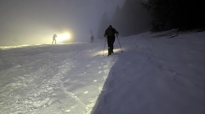 SSW Unternberg (Abendtour) | © DAV Gangkofen/Martin Götz - SSW Unternberg (Abendtour) - Aufstieg mit Stirnlampe und Gegenverkehr