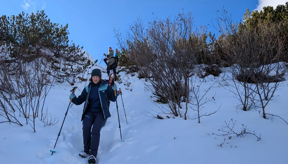 SSW Kühkranz | © DAV Gangkofen/Martin Götz - Steiler Abstieg vom Gipfel zu Fuß