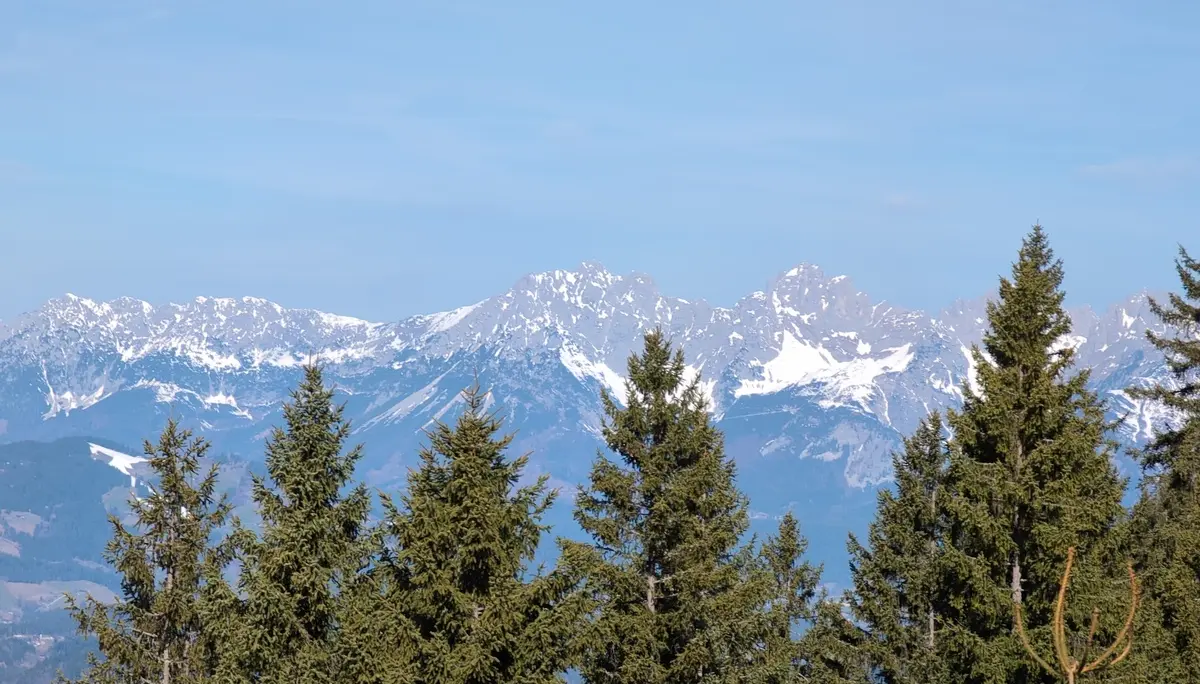 SSW-WoE Bochumer Hütte_1. Tag | © DAV Gangkofen/Martin Götz_SSW-WoE Bochumer Hütte_1. Tag_Aufstieg_Blick zum Kaisergebirge