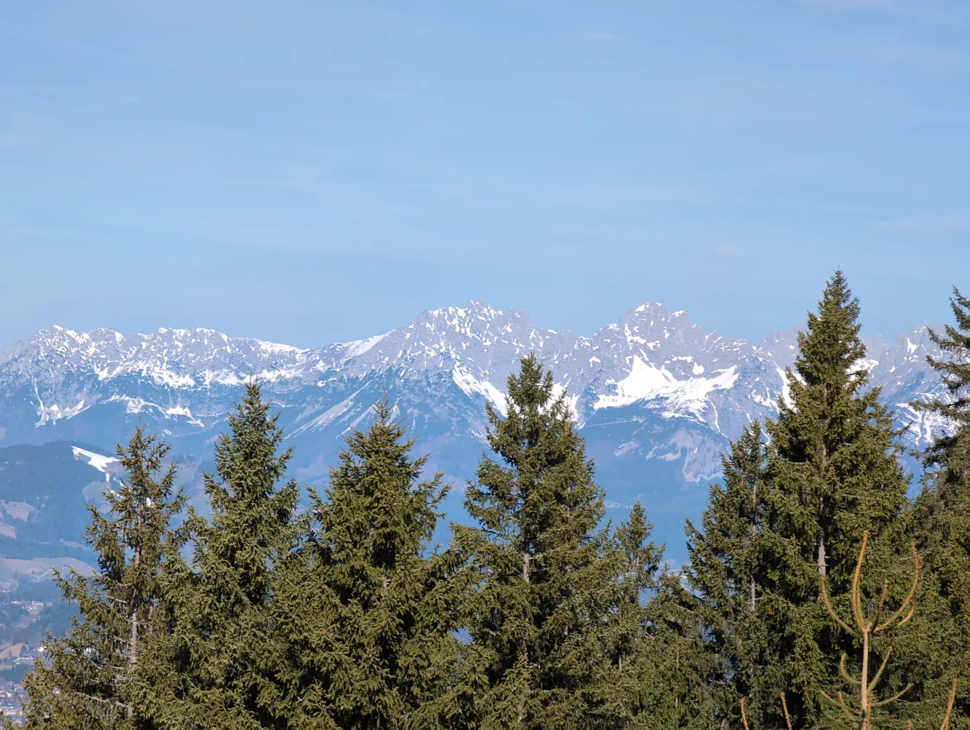 SSW-WoE Bochumer Hütte_1. Tag | © DAV Gangkofen/Martin Götz_SSW-WoE Bochumer Hütte_1. Tag_Aufstieg_Blick zum Kaisergebirge