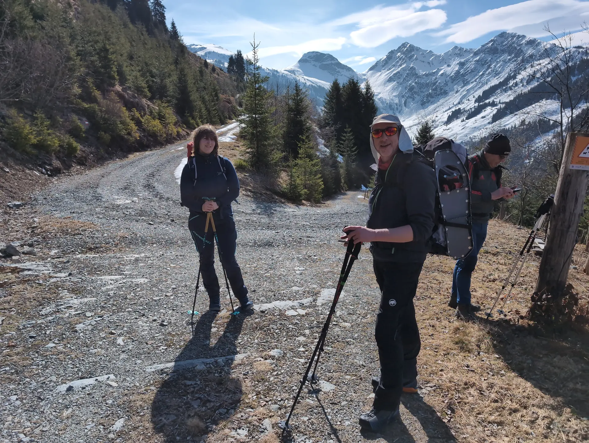 SSW-WoE Bochumer Hütte_1. Tag | © DAV Gangkofen/Martin Götz_SSW-WoE Bochumer Hütte_1. Tag_Aufstieg_Pause an der Exenbergalm