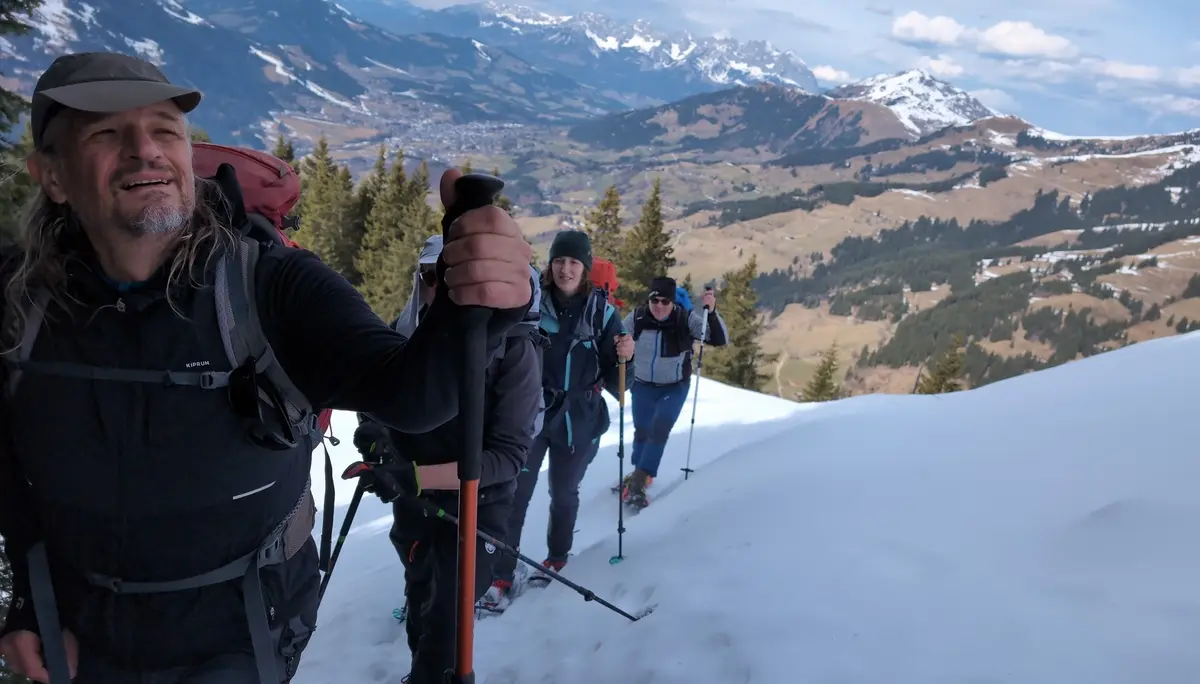 SSW-WoE Bochumer Hütte_1. Tag | © DAV Gangkofen/Martin Götz_SSW-WoE Bochumer Hütte_1. Tag_Aufstieg_Ab hier mit Schneeschuhen