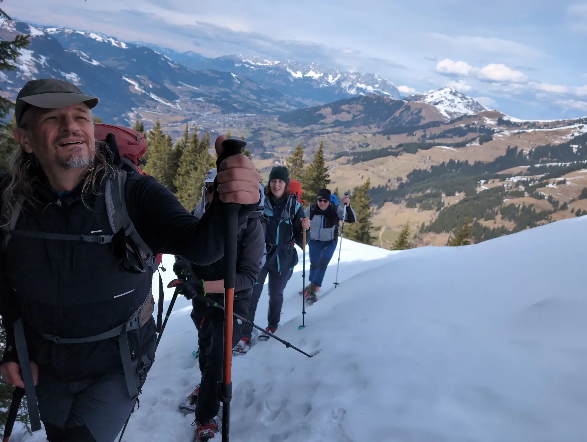 SSW-WoE Bochumer Hütte_1. Tag | © DAV Gangkofen/Martin Götz_SSW-WoE Bochumer Hütte_1. Tag_Aufstieg_Ab hier mit Schneeschuhen