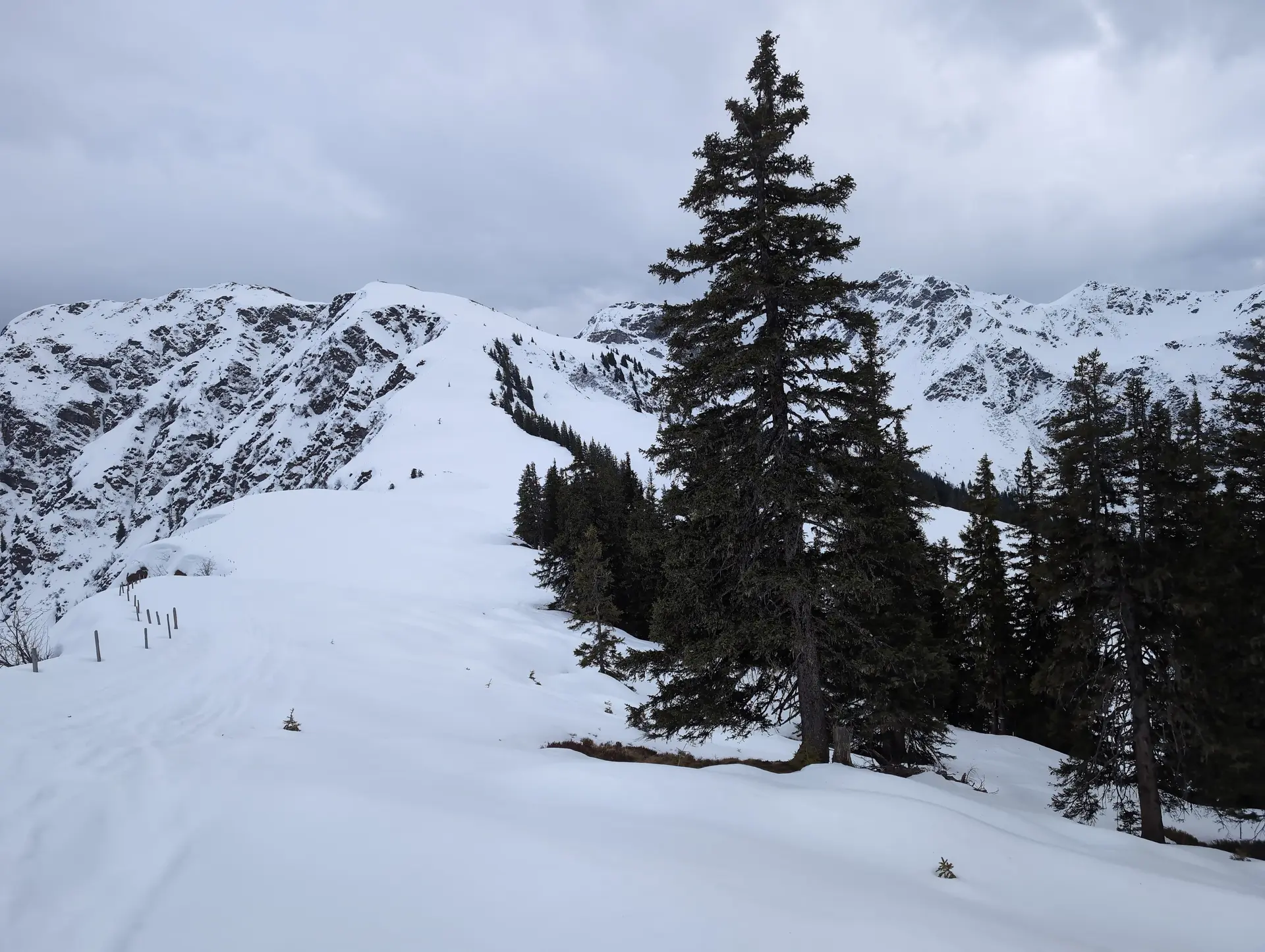 SSW-WoE Bochumer Hütte_1. Tag | © DAV Gangkofen/Martin Götz_SSW-WoE Bochumer Hütte_1. Tag_Übergang_Blick hinüber zum Rauber