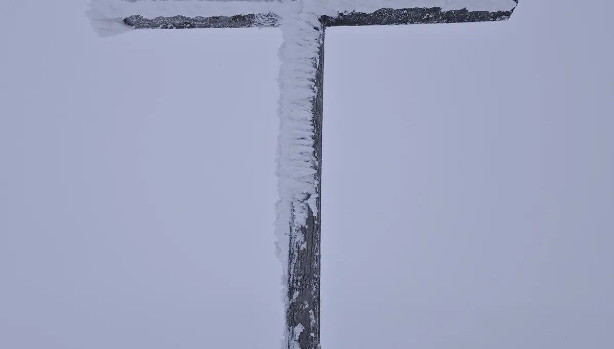 SSW Trattberg | © DAV Gangkofen/Theresa Lang_SSW Trattberg_Gipfelkreuz mit Anraun