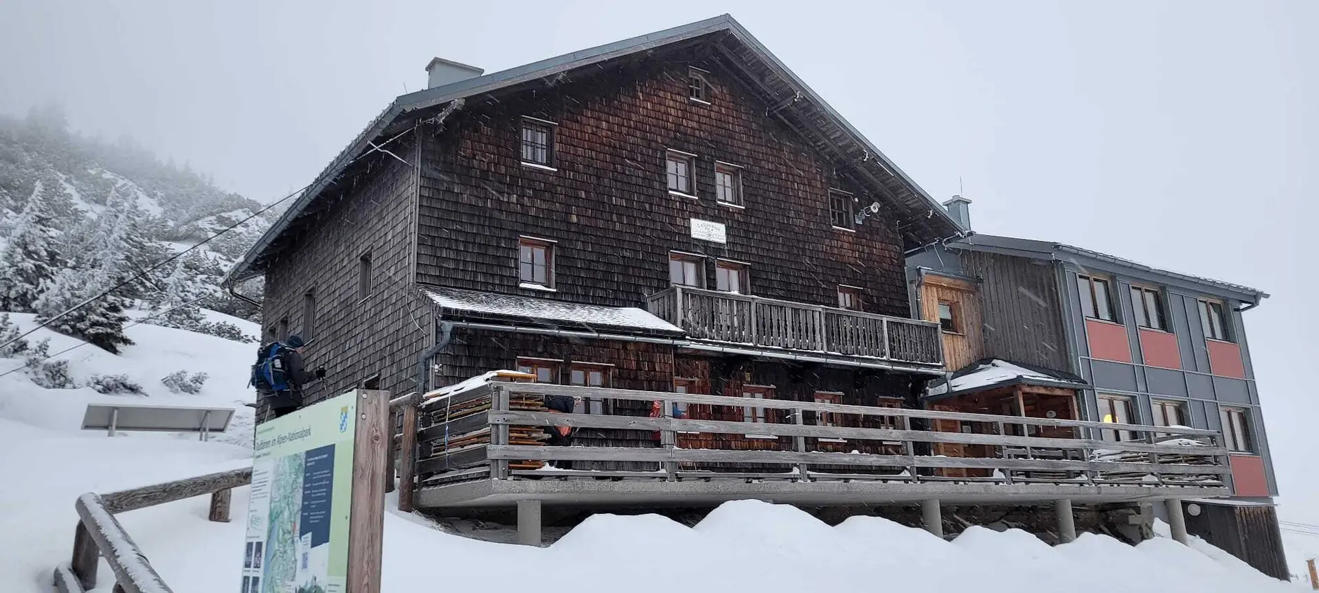 SSW Stahlhaus Vollmondtour | © DAV Gangkofen/Martin Schnellberger_SSW Stahlhaus Vollmondtour_Stahlhaus noch im Tageslicht