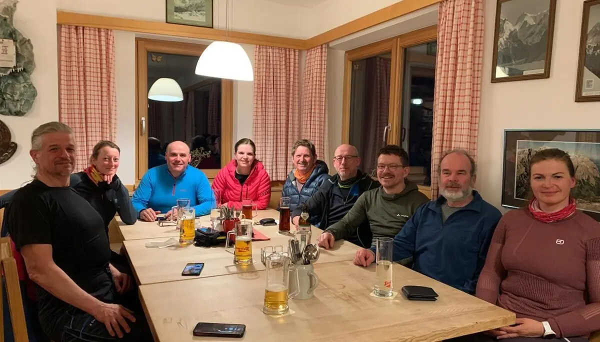 SSW Stahlhaus Vollmondtour | © DAV Gangkofen/Robert Menhart_SSW Stahlhaus Vollmondtour_Gemütliche Rast im Stahlhaus