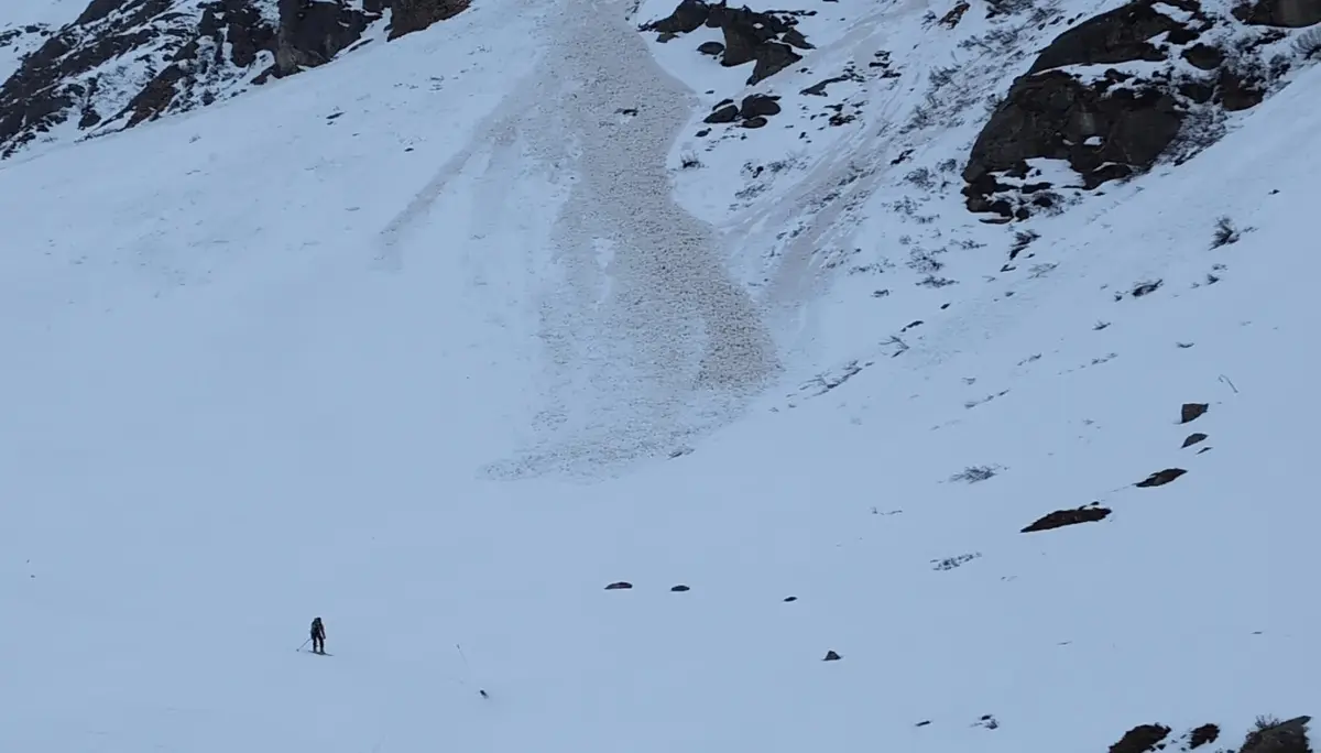 1. Tag_Skifahrer im Lawinengebiet | © DAV Gangkofen/Martin Götz_SSW Jamtalhütte_1. Tag_Skifahrer im Lawinengebiet