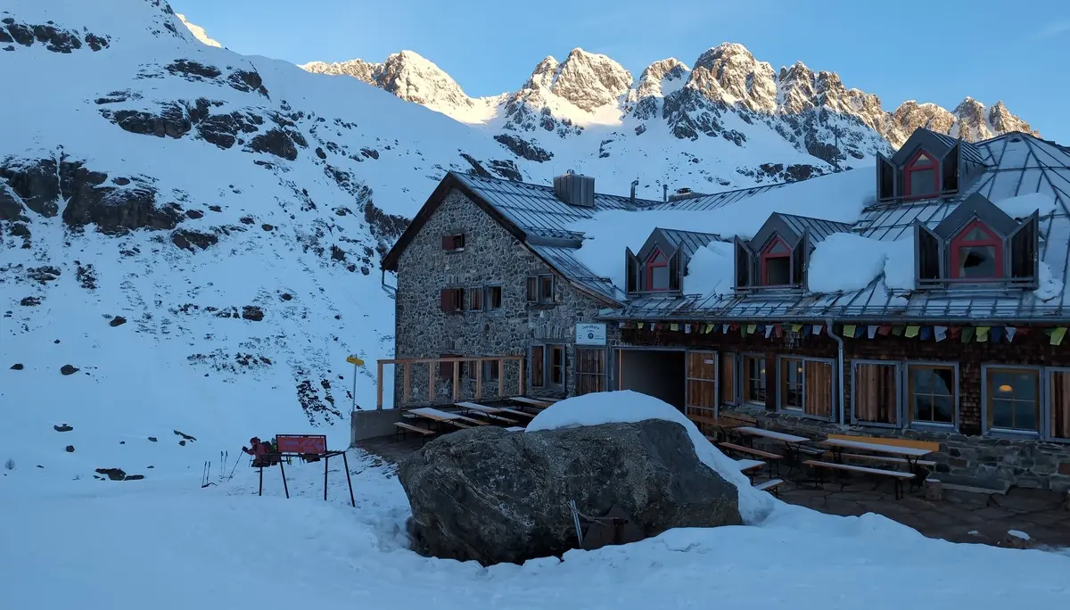 2. Tag_Start von der Hütte aus | © DAV Gangkofen/Martin Götz_SSW Jamtalhütte_2. Tag_Start von der Hütte aus