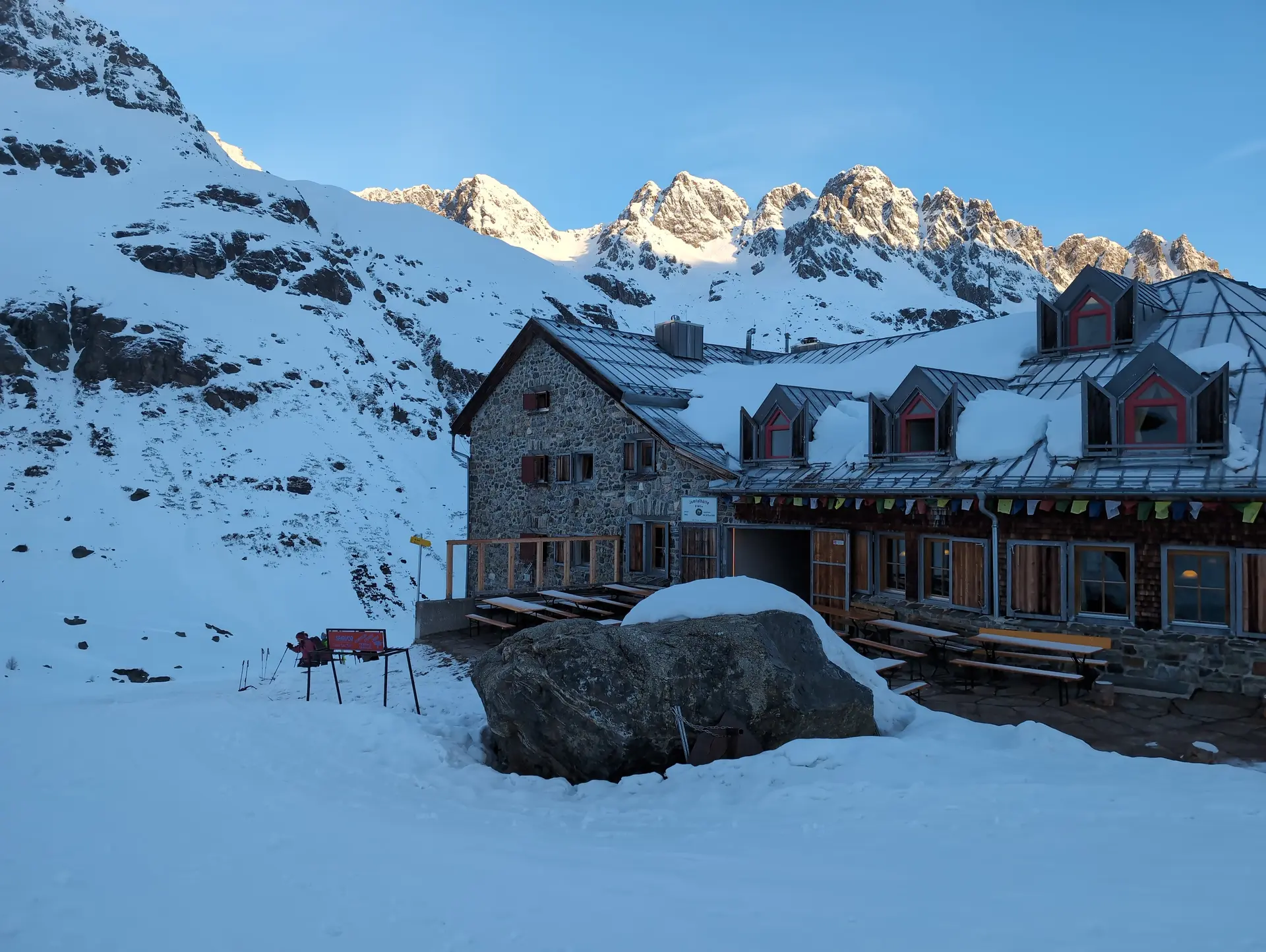 2. Tag_Start von der Hütte aus | © DAV Gangkofen/Martin Götz_SSW Jamtalhütte_2. Tag_Start von der Hütte aus