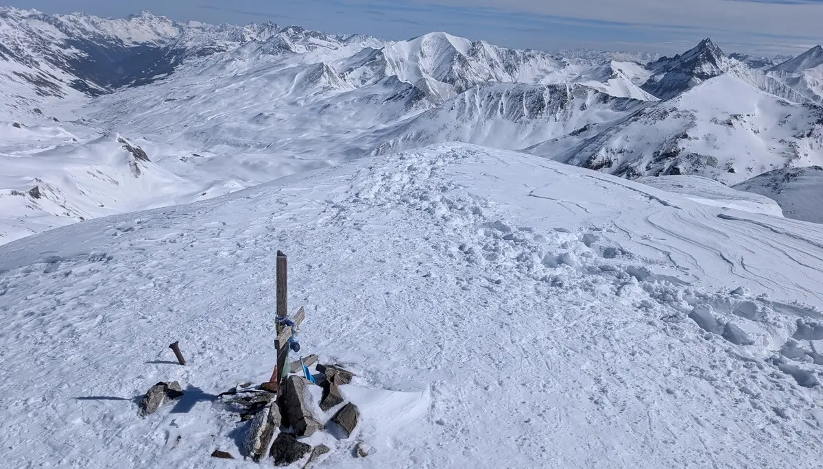 2.Tag_Gipfel der Breiten Krone | © DAV Gangkofen/Martin Götz_SSW Jamtalhütte_2.Tag_Gipfel der Breiten Krone