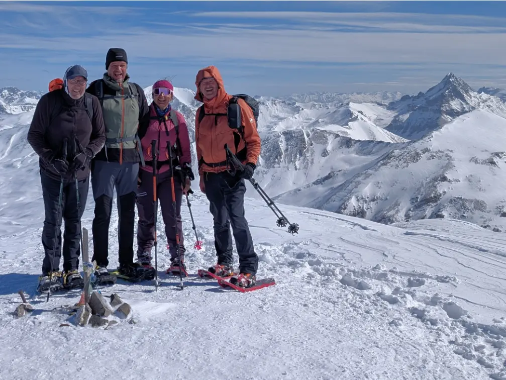 2. Tag_Breite Krone_Gipfelfoto | © DAV Gangkofen/Martin Götz_SSW Jamtalhütte_2. Tag_Breite Krone_Gipfelfoto