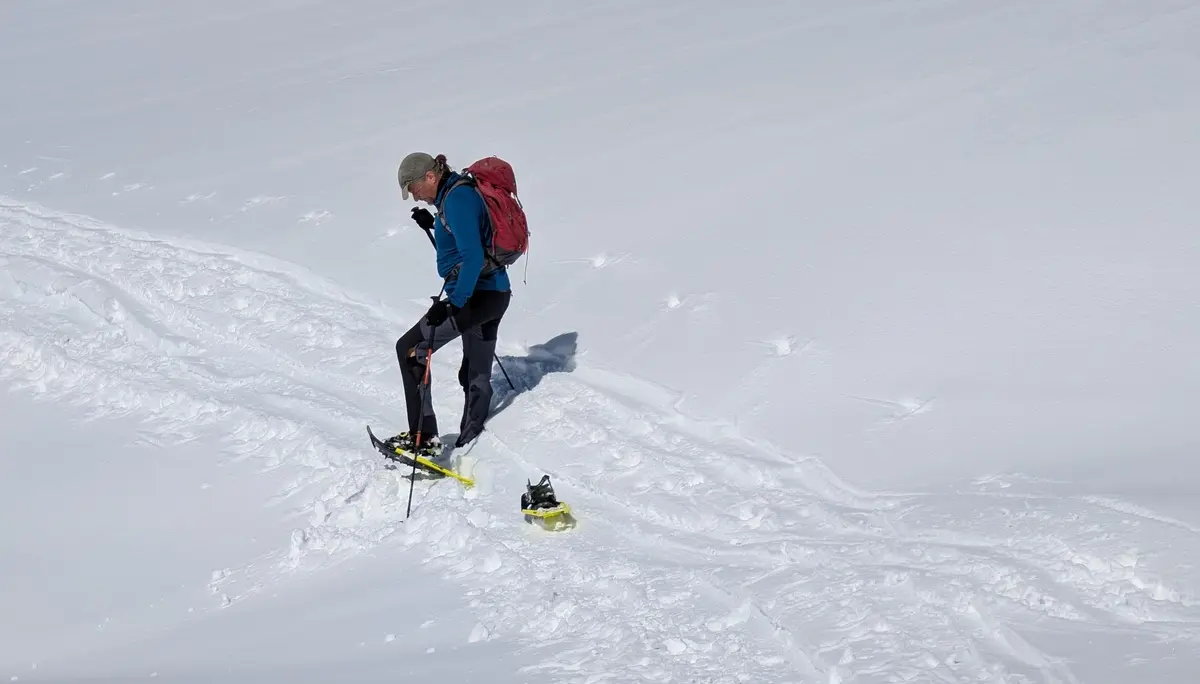 2.Tag_Abstieg_Mono-Schneeschuh | © DAV Gangkofen/Martin Götz_SSW Jamtalhütte_2.Tag_Abstieg_Mono-Schneeschuh