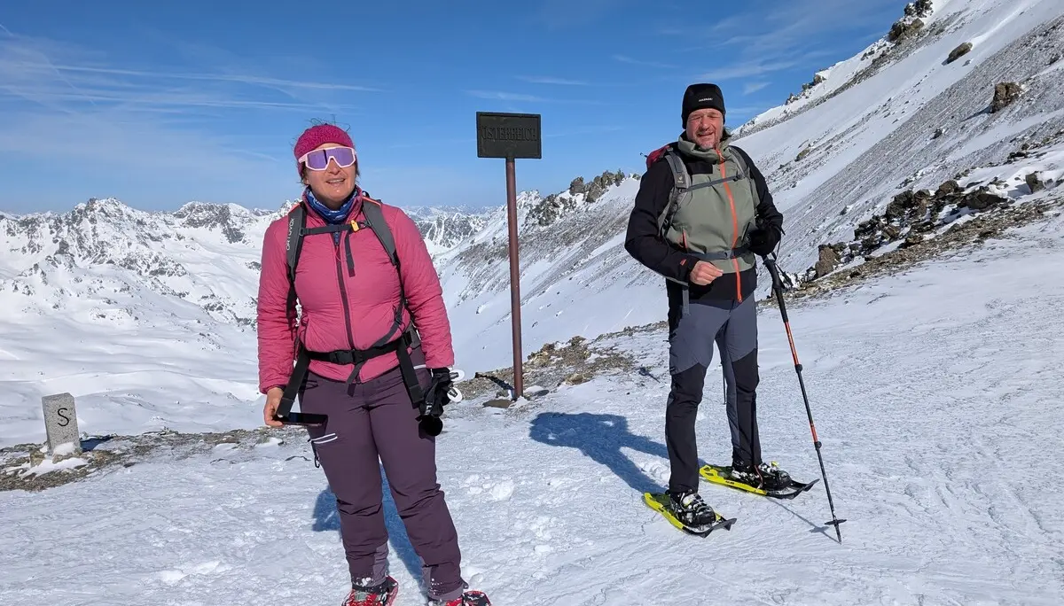 2. Tag_Aufstieg_Kurze Verschnaufpause am Joch | © DAV Gangkofen/Martin Götz_SSW Jamtalhütte_2. Tag_Aufstieg_Kurze Verschnaufpause am Joch