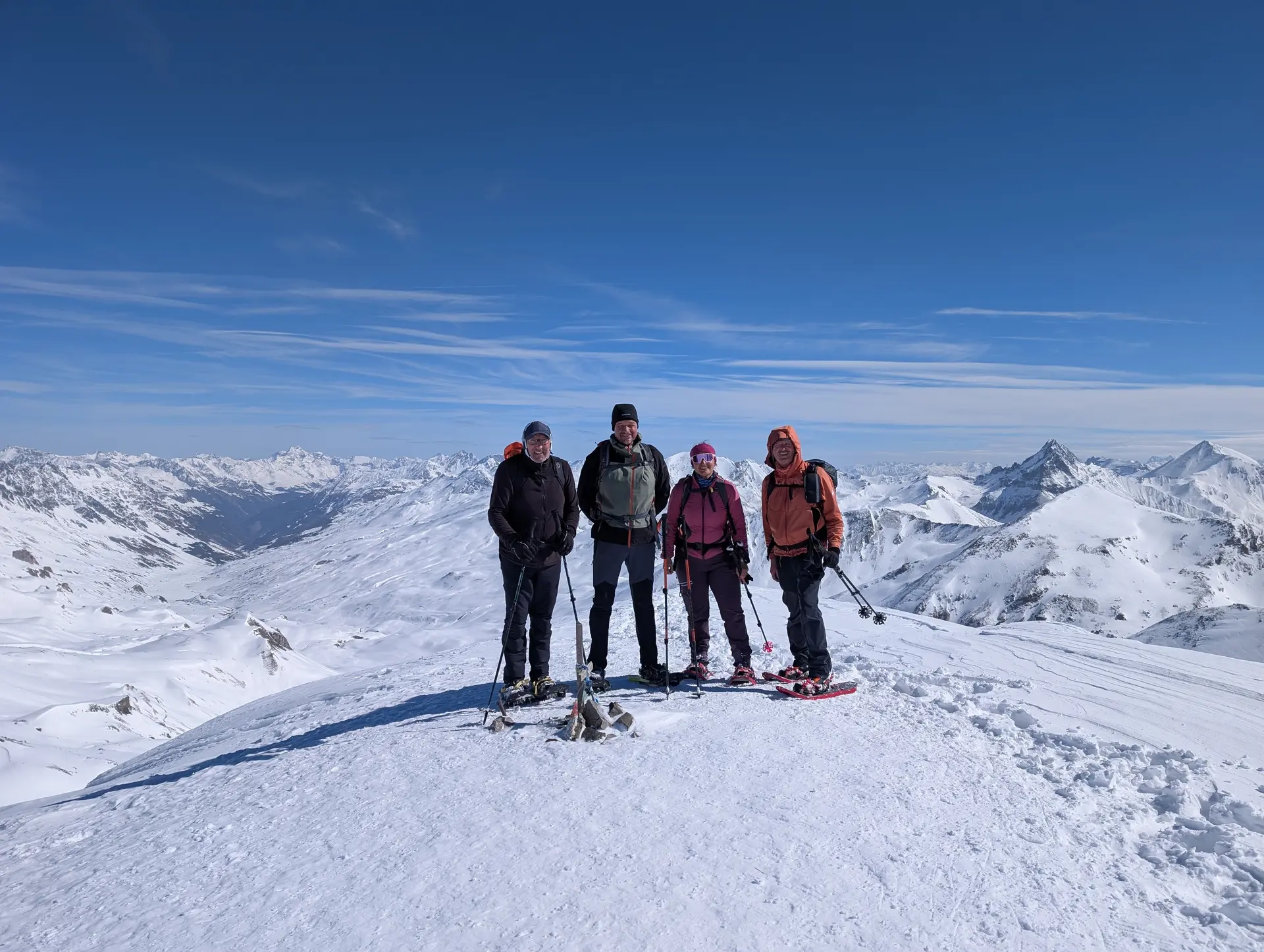 2. Tag_Gipfelfoto Breite Krone | © DAV Gangkofen/Martin Götz_SSW Jamtalhütte_2. Tag_Gipfelfoto Breite Krone