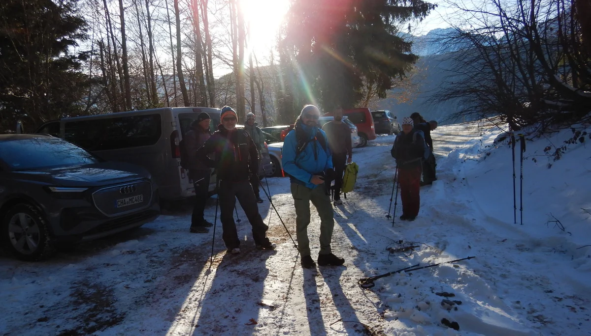 © (DAV-Gangkofen) Abmarsch vom Parkplatz Neuhaus