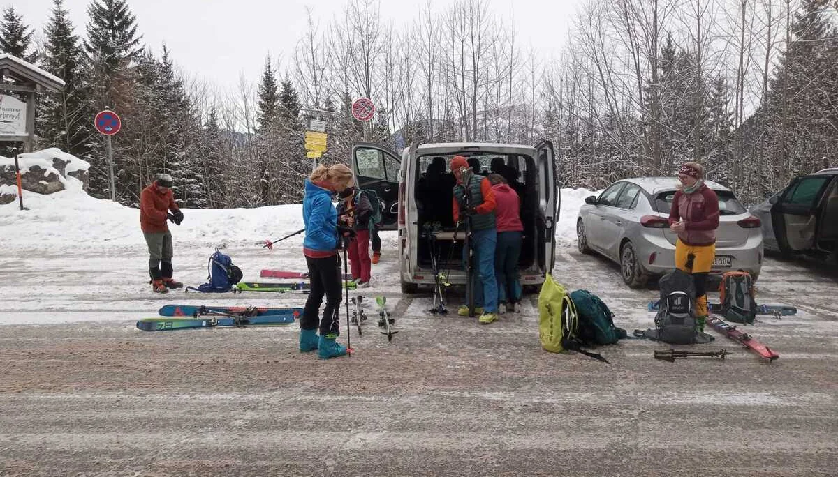 © (DAV Gangkofen) Parkplatz Hinterbrand