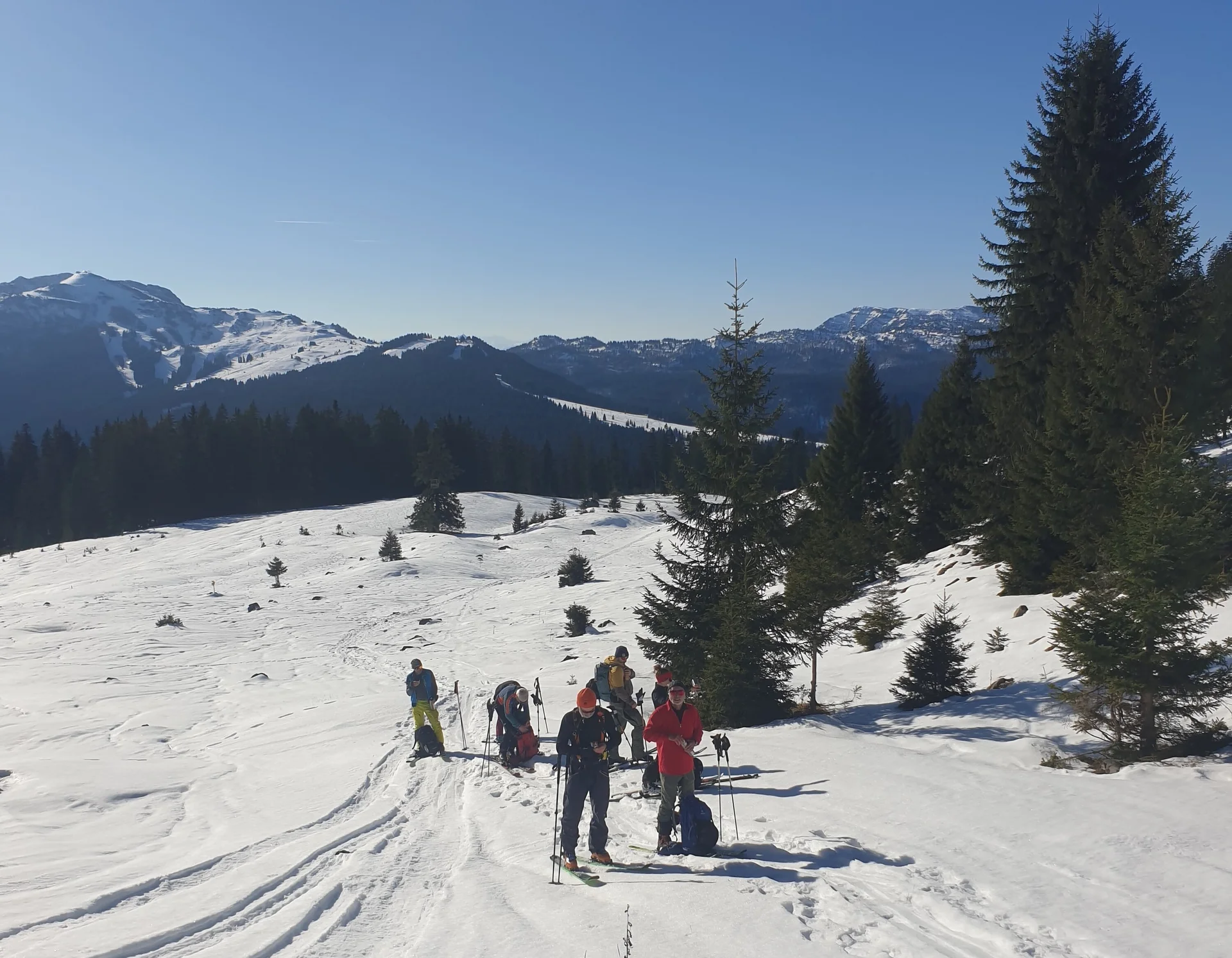 © (DAV Gangkofen) hinten links Steinplatte