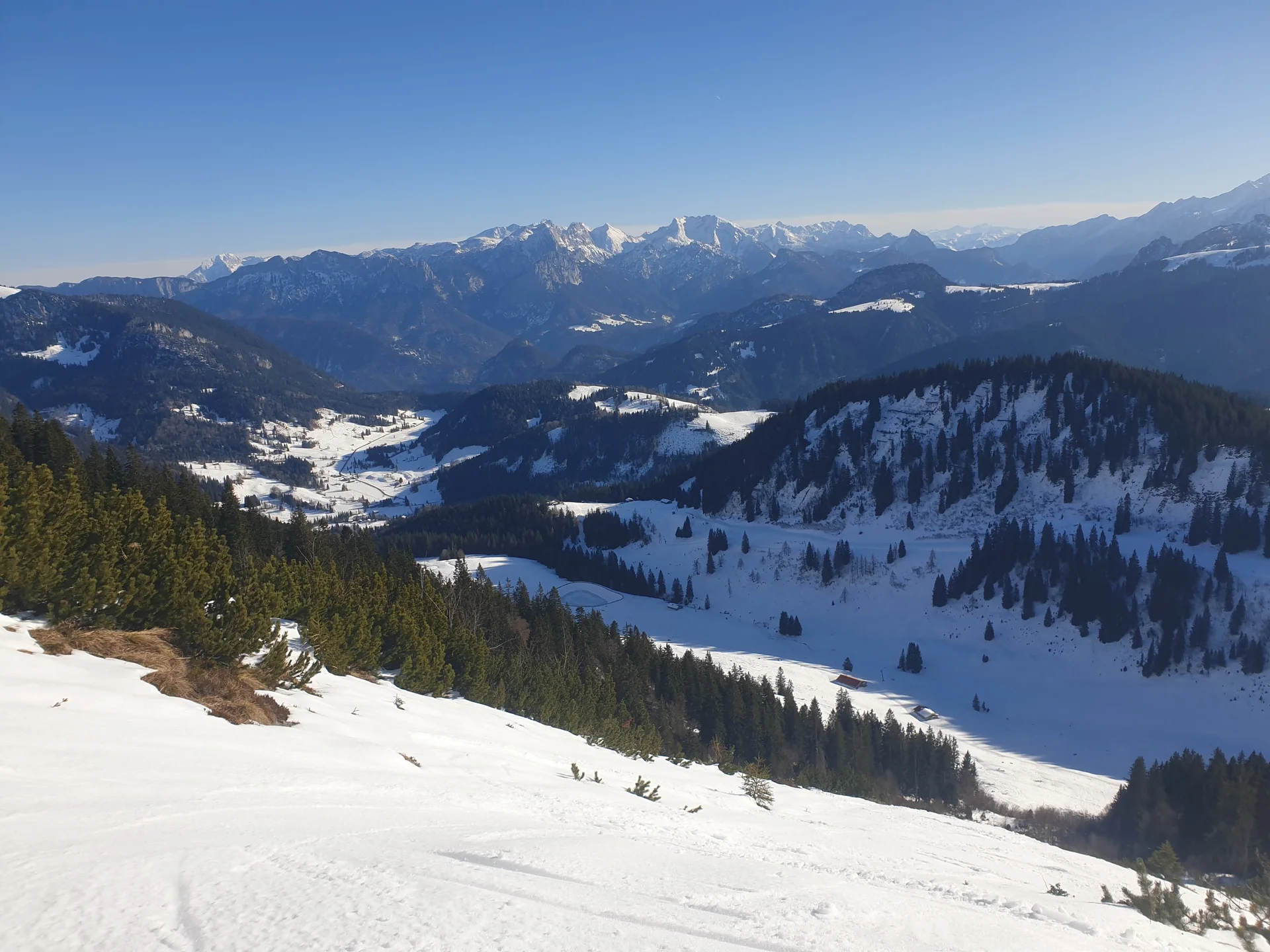 © (DAV Gangkofen) unten links Heutal, rechts Skipiste Heutal