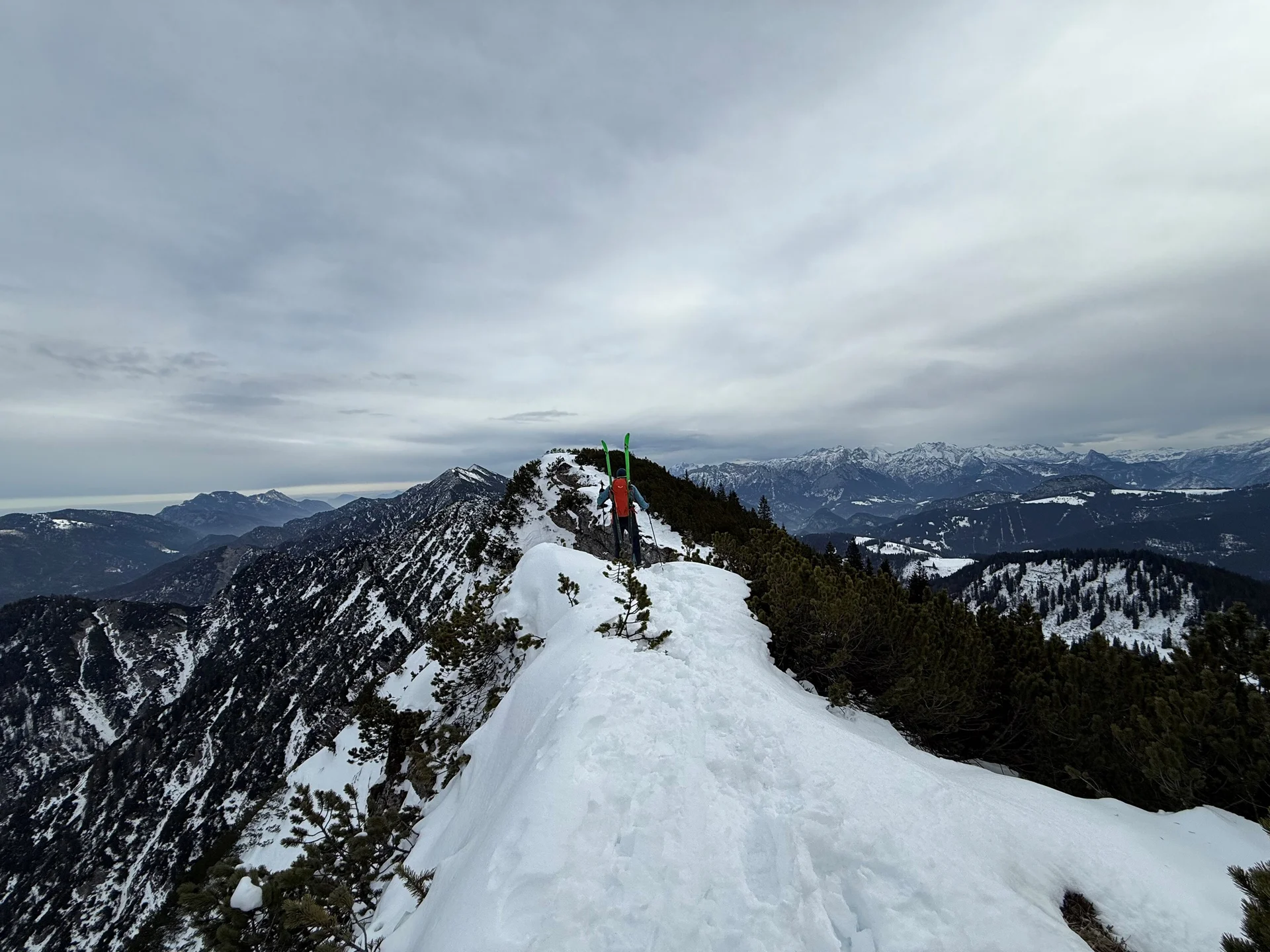 © (DAV Gangkofen) Gratüberschreitung, unten rechts nicht sichtbar Heutal