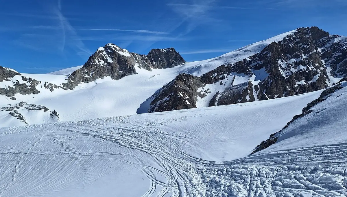 © (DAV-Gangkofen) - Blick zum letzten Pass den Col de Valpelline (3557m). 