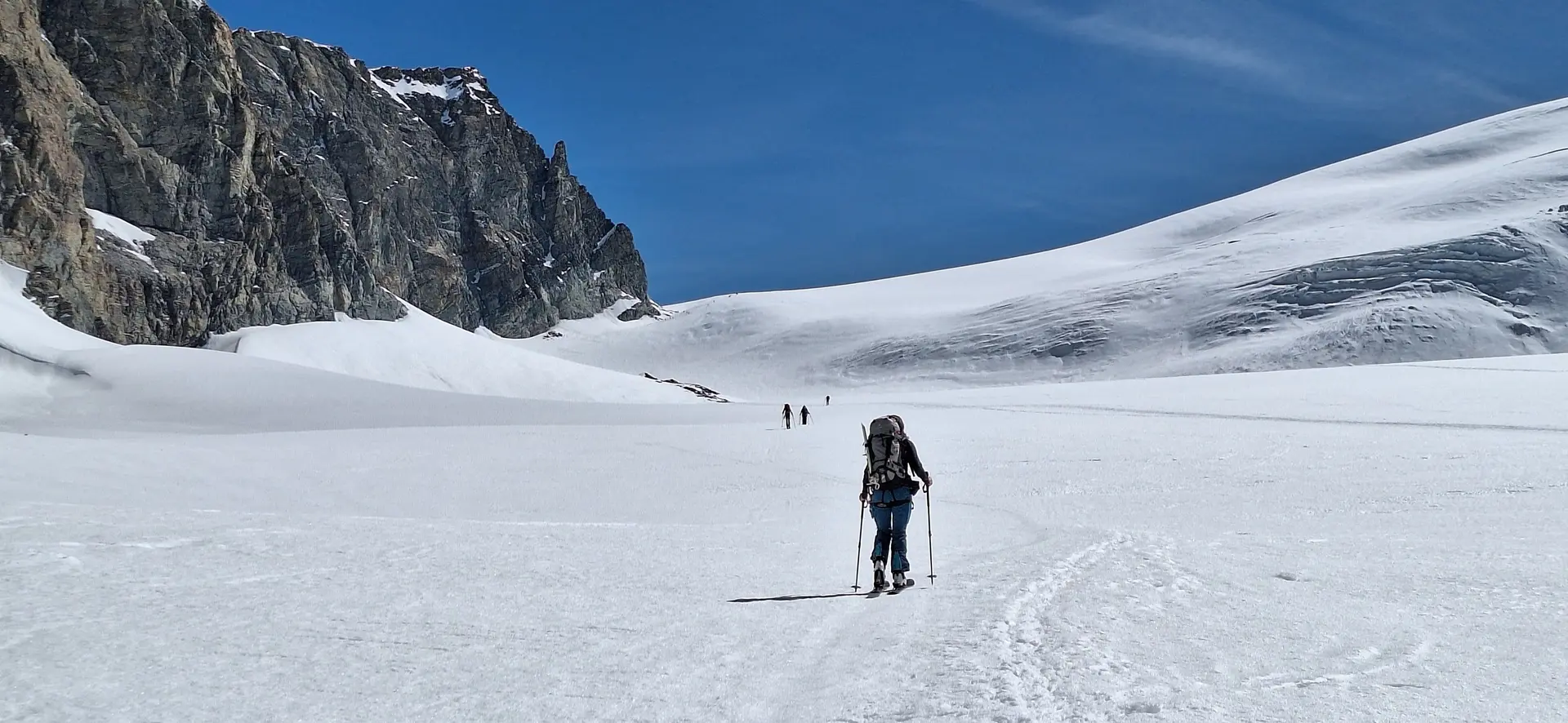 © (DAV-Gangkofen) - schier endlos geht es Col de Valpelline (3557m). 