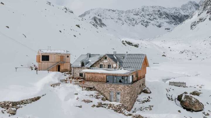© www.winnebachseehuete.com\galerie\Winter_Tag_Aussen01 (Winnebachseehütte)
