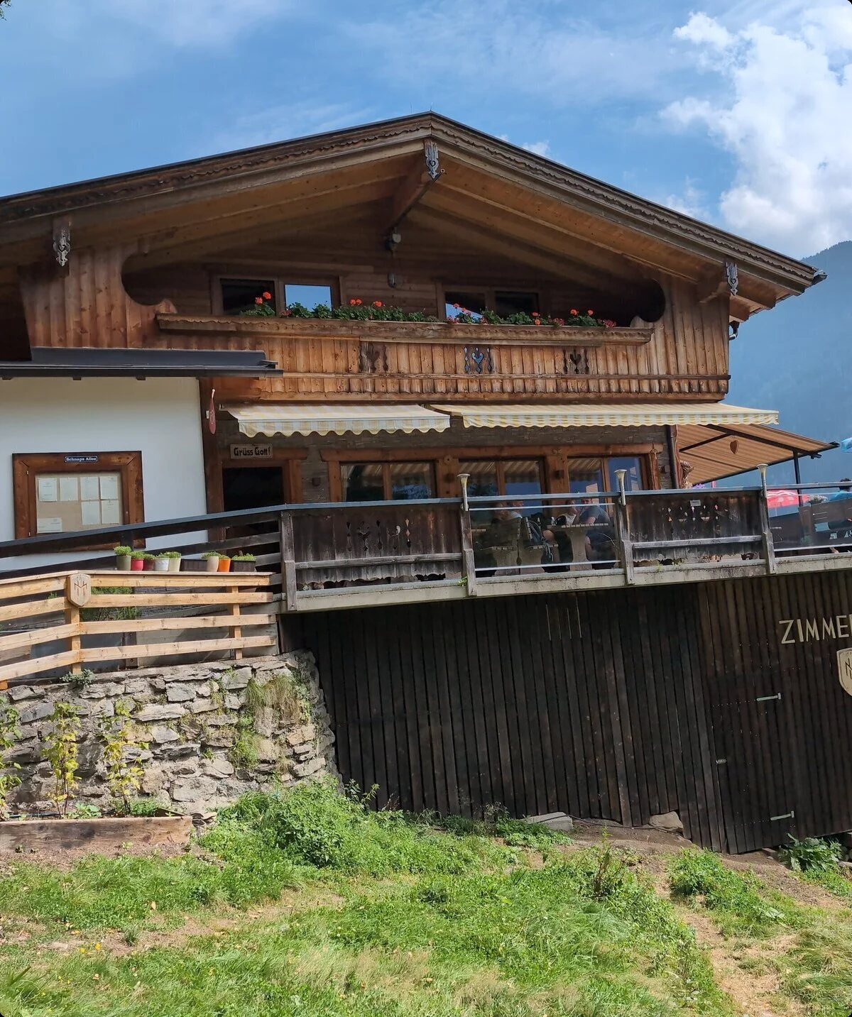 KS | © DAV Gangkofen\Martin Götz - Gasthof Zimmereben auf halber Höhe in den Klettersteigen in Mayrhofen