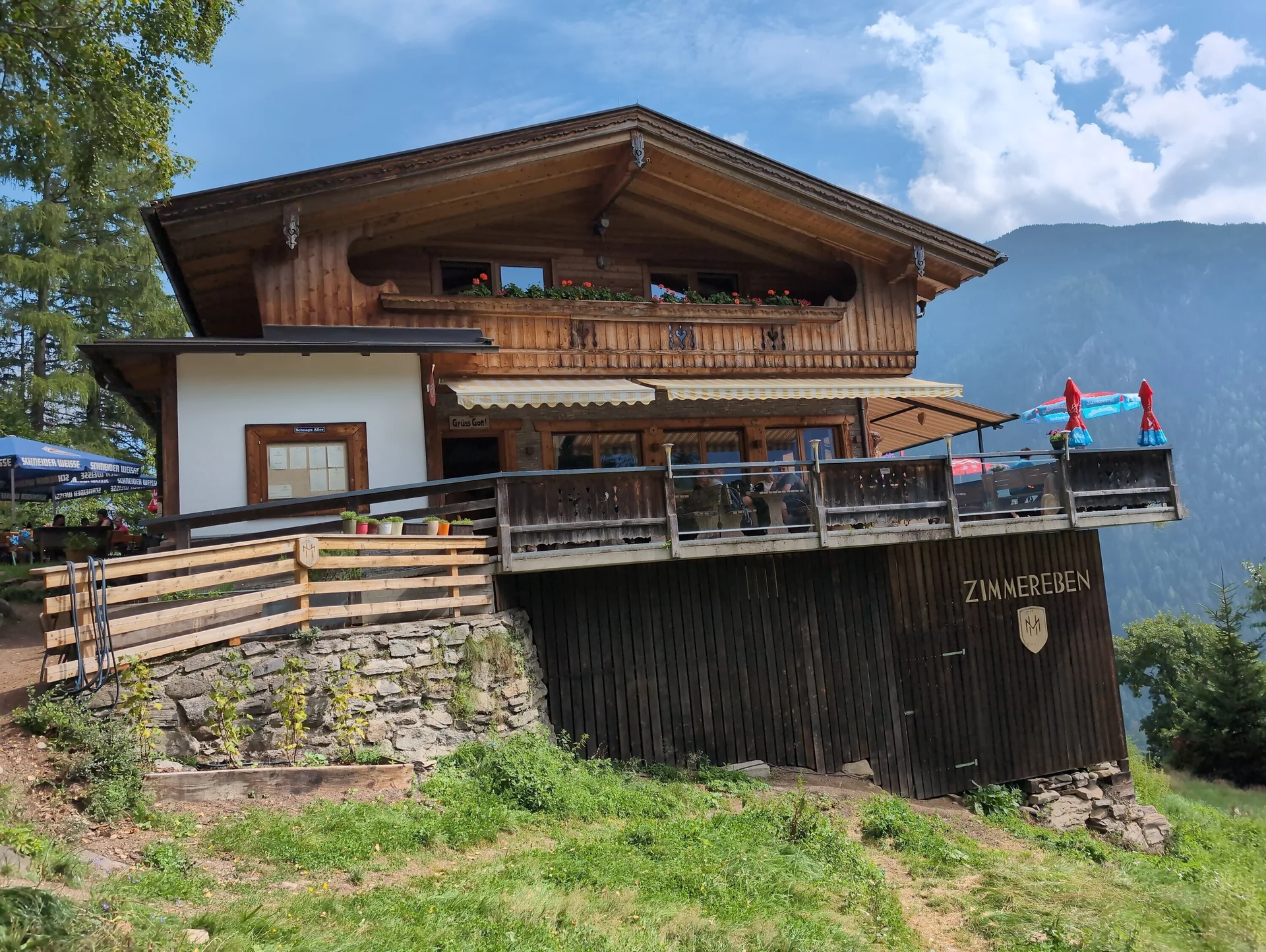 KS | © DAV Gangkofen\Martin Götz - Gasthof Zimmereben auf halber Höhe in den Klettersteigen in Mayrhofen