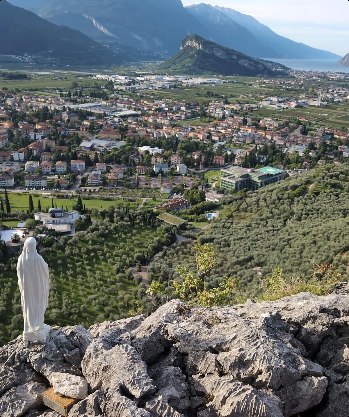 KS | © DAV Gangkofen\Martin Götz - Blick auf Arco Hintergrund Gardasee