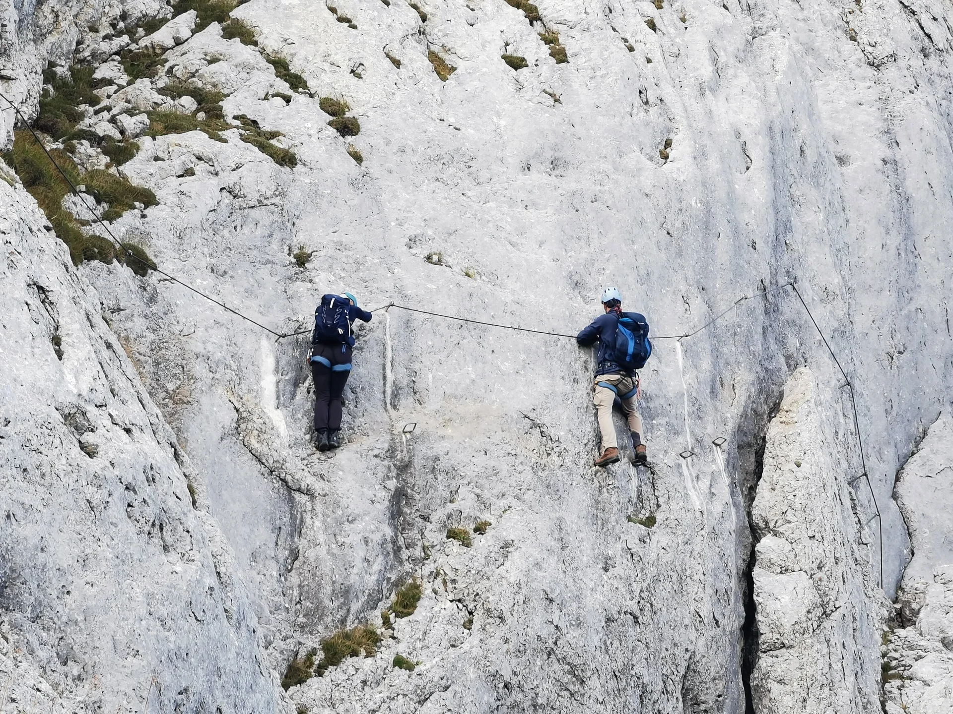 KS | © DAV Gangkofen\Martin Götz - Klettersteig 5-Gipfel im Rofangebirge Klettersteiggeher am Rosskopf