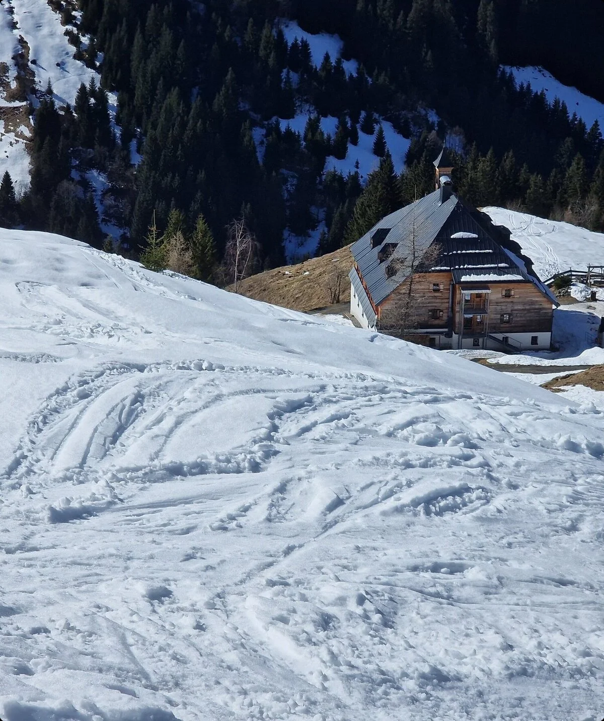SSW | © DAV Gangkofen\Martin Götz - Blick auf Bochumer Hütte vom Saalkogel kommend