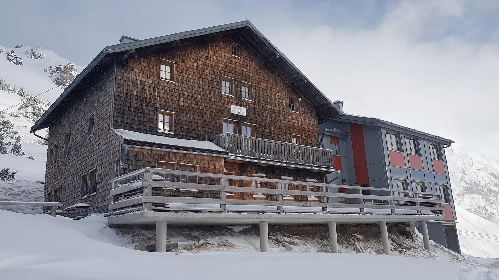 SSW | © DAV Gangkofen\Martin Götz - Stahlhaus morgens tief verschneit